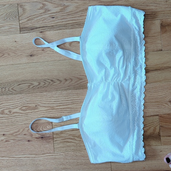 Torrid. Curves. Unlined 4-Way Stretch Lace Bandeau. Size 4. - Picture 5 of 7